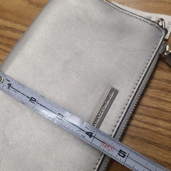 New York & Company Silver Wristlet NEW TAGS - Picture 5 of 7